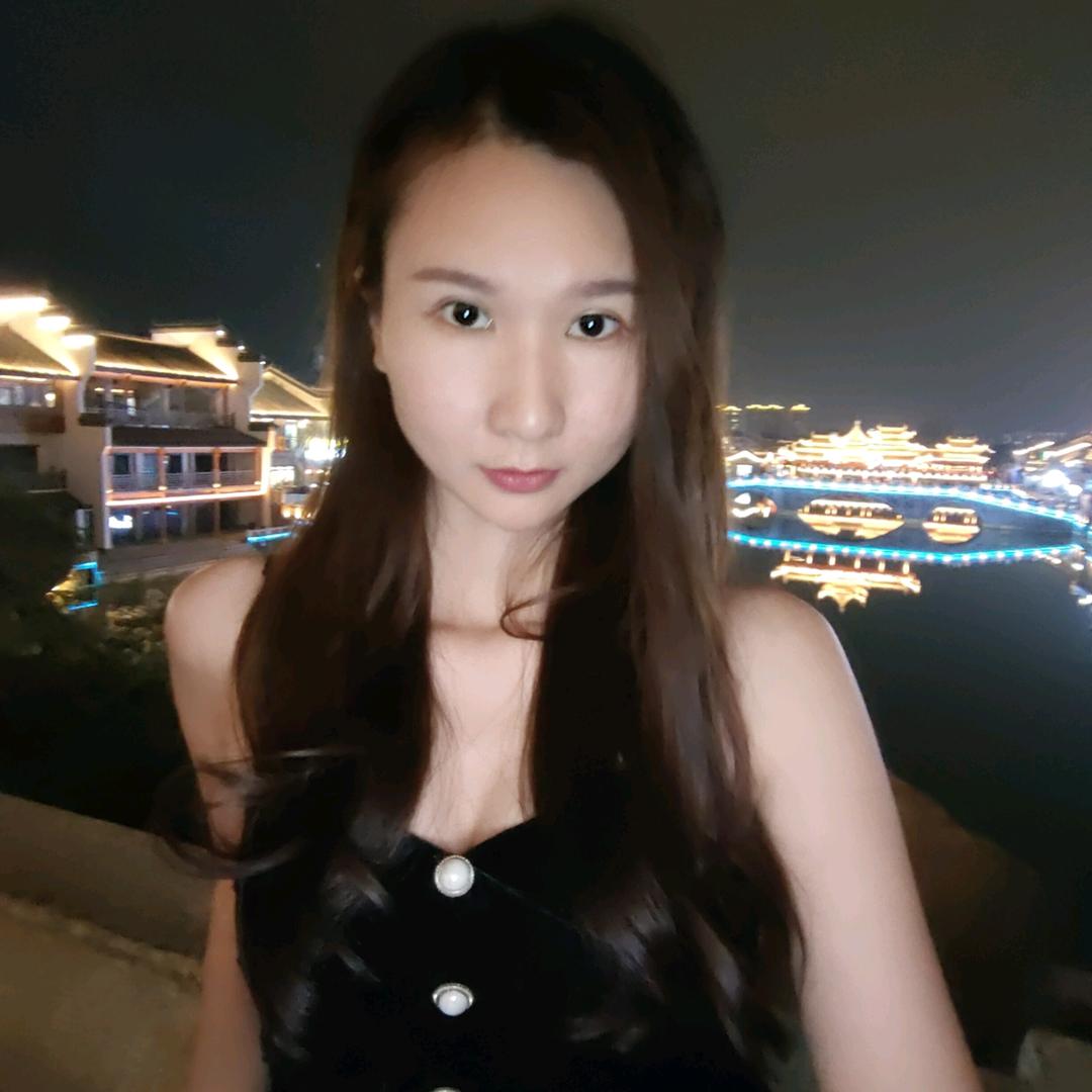 双手揣兜兜