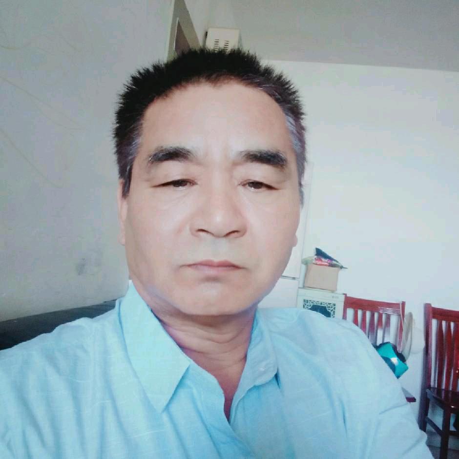 骏马奔腾。