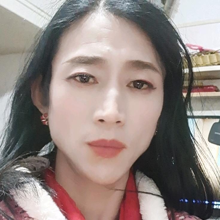 朵红贴砖妹网红