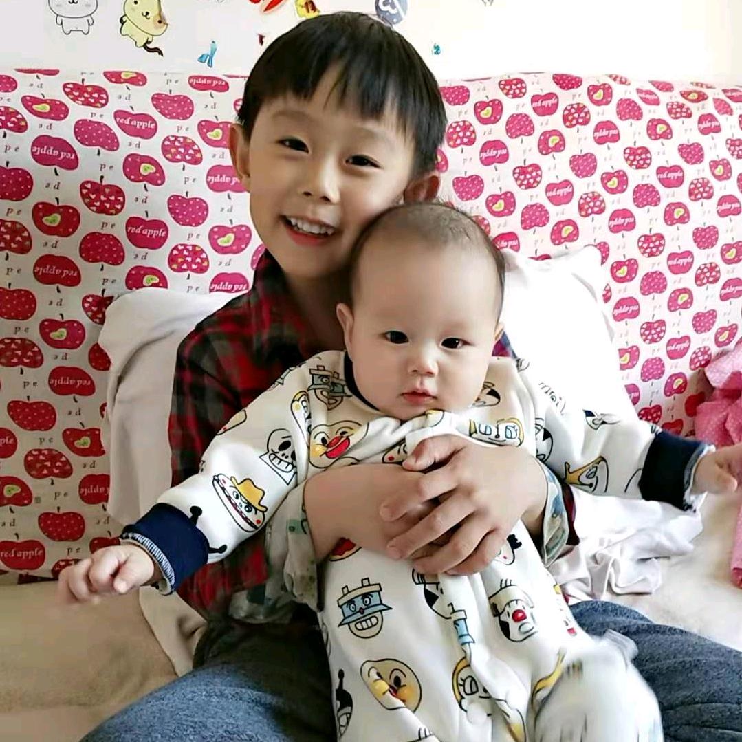 两个宝贝的奶奶