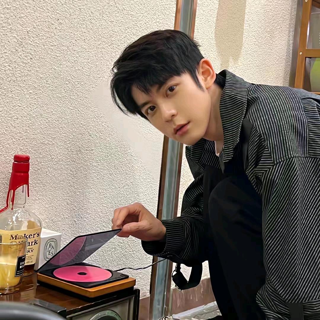 嗨害嗨。。。。