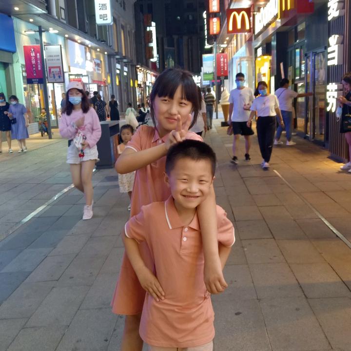 郑州市中原区三锅卷餐饮店