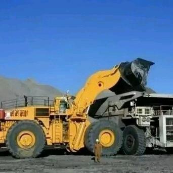 船上，矿山铲车司机 谢泽福