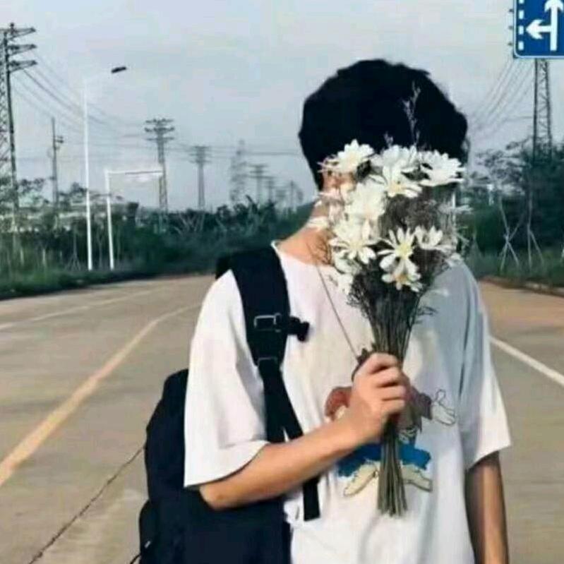 爱吃肉的小胖子