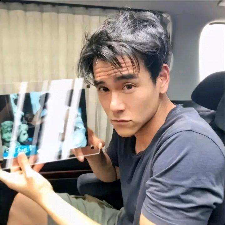 豪三岁