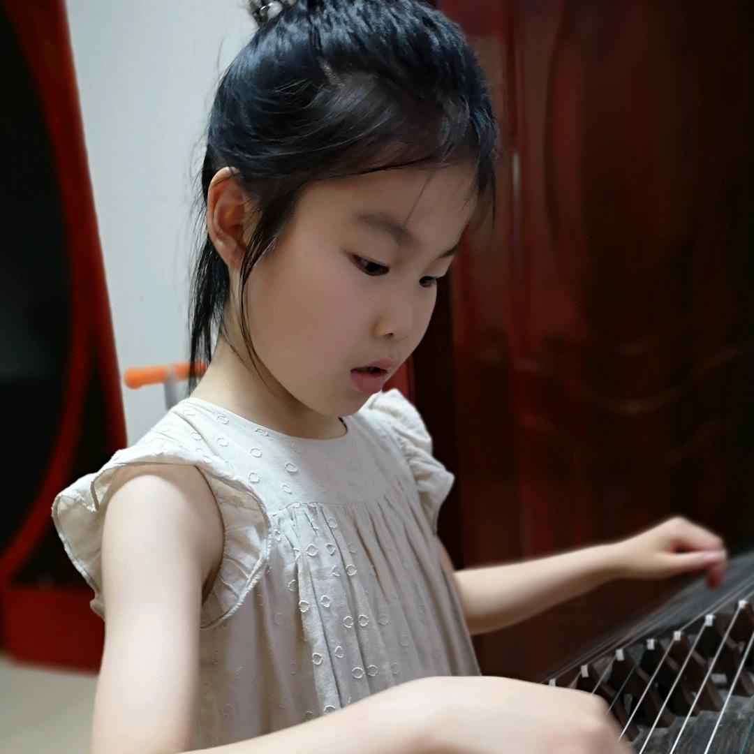 名人街十字西南角，名发阁