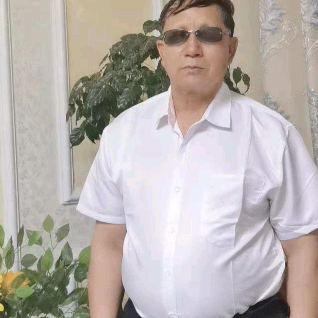 爱唱歌的老头