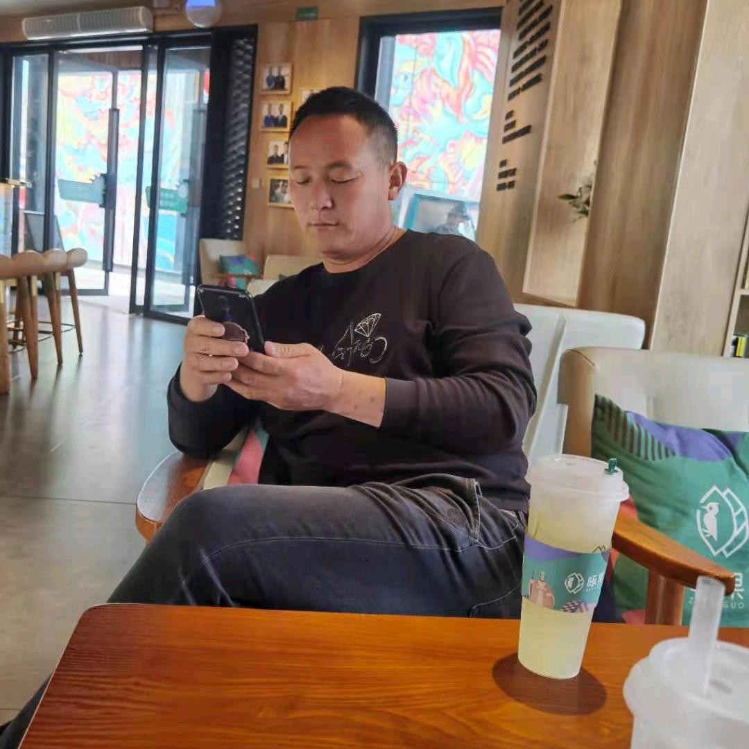 龙湖镇李垌村民生艺术团军杰