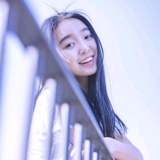 养鸽子的小姐姐