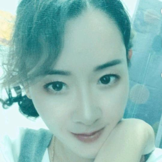 踮起脚丫偷亲你😘