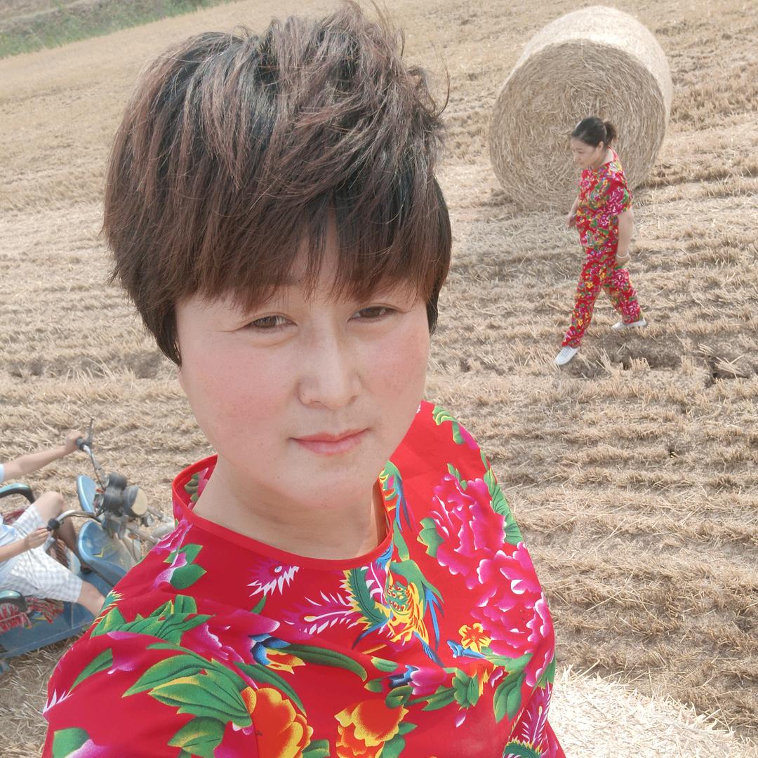 村里有个傻姑娘