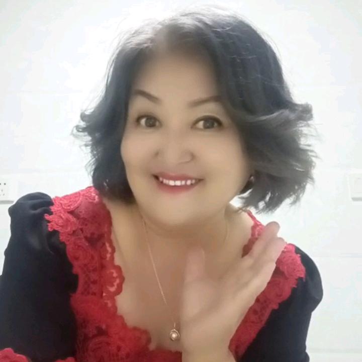 阿依努尔