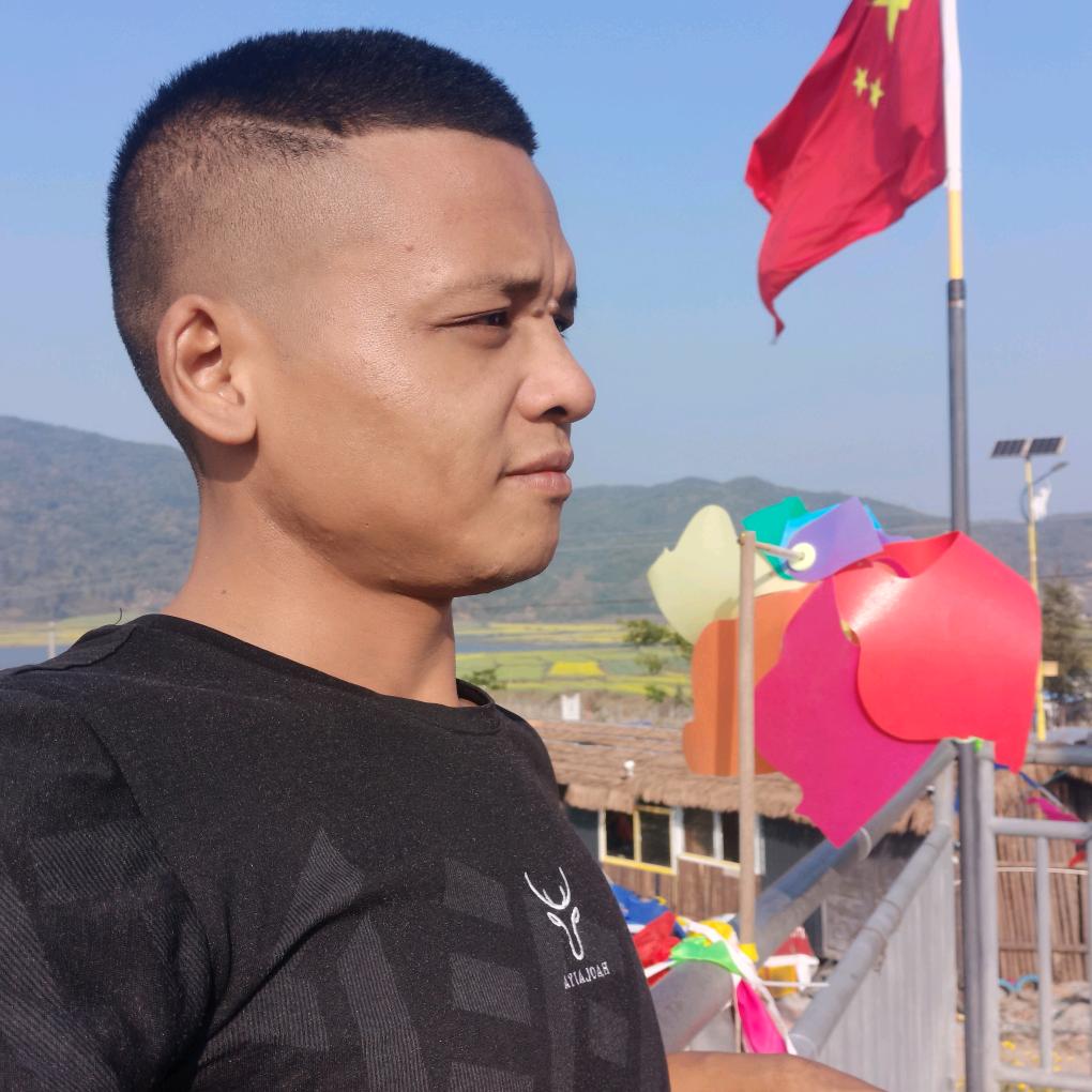 男人要像狼一样活着，不断的寻找猎物。