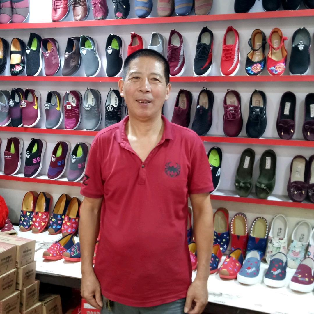 批发衣服布鞋（真漂亮 ）