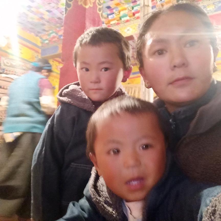 岗巴县拉巴书店里1529126210