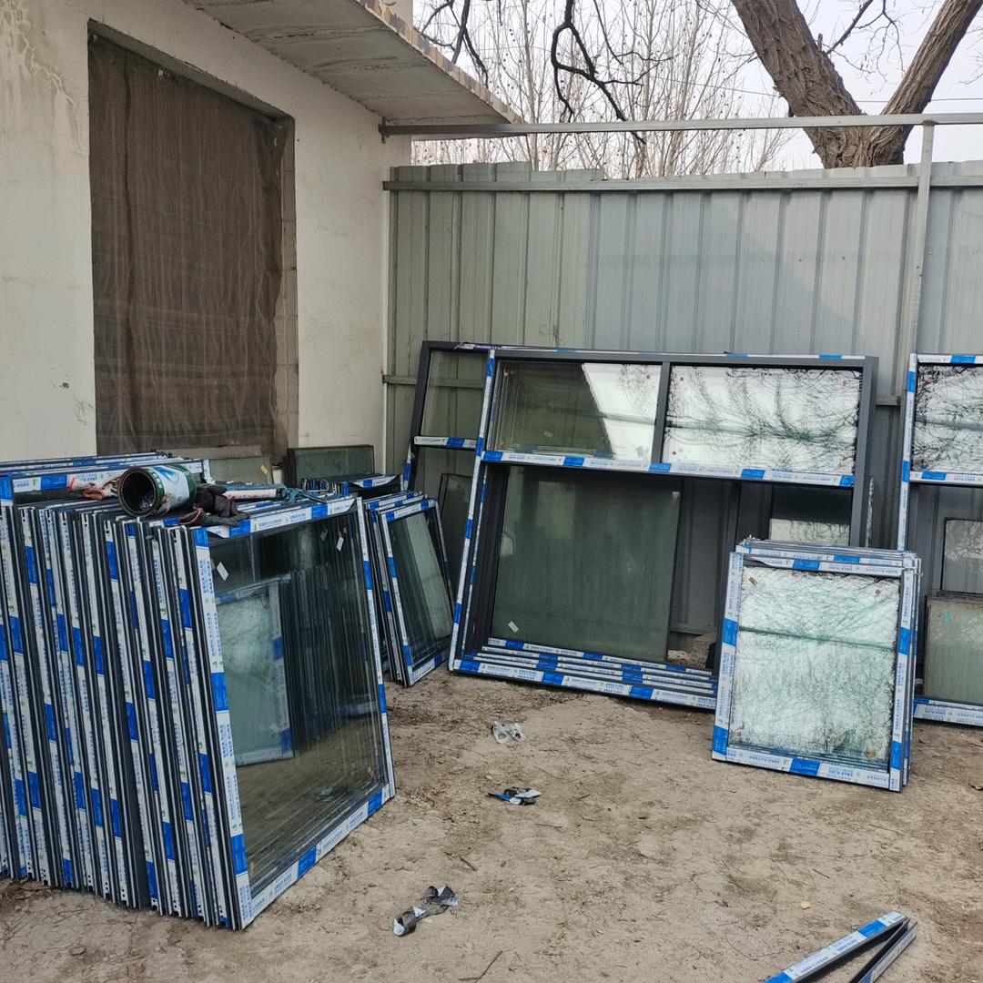 隆鑫高端系统门窗安装