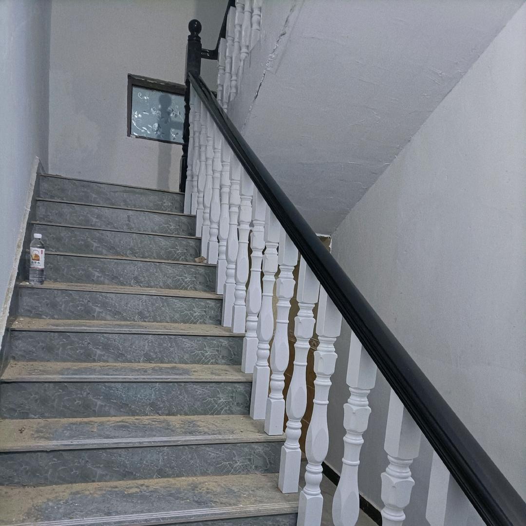 宸旭家装全屋定制整装，实木楼梯扶手