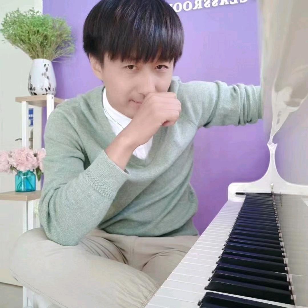 教成人钢琴的阿星