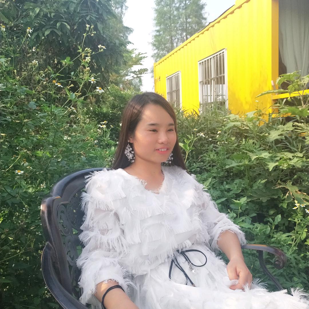 一个在努力搬砖的小姑娘