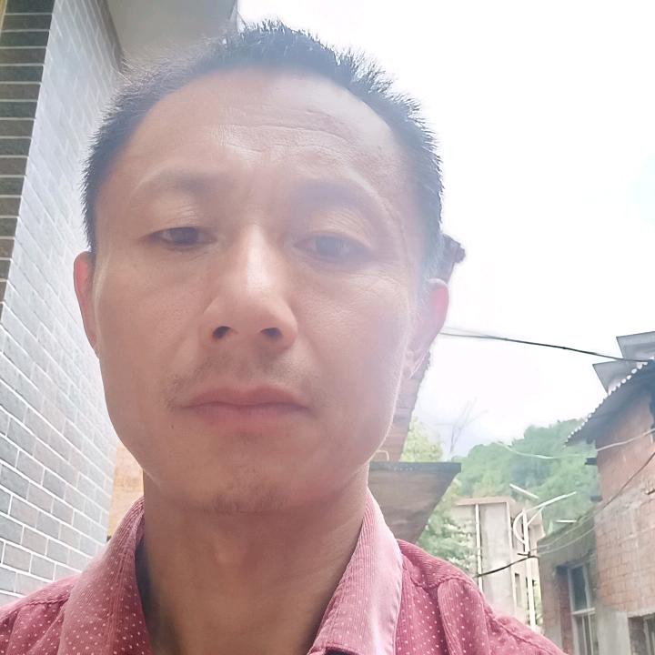 爱唱流行歌曲的老李