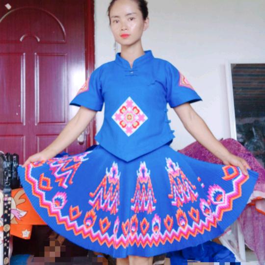 小小糖苗族服饰