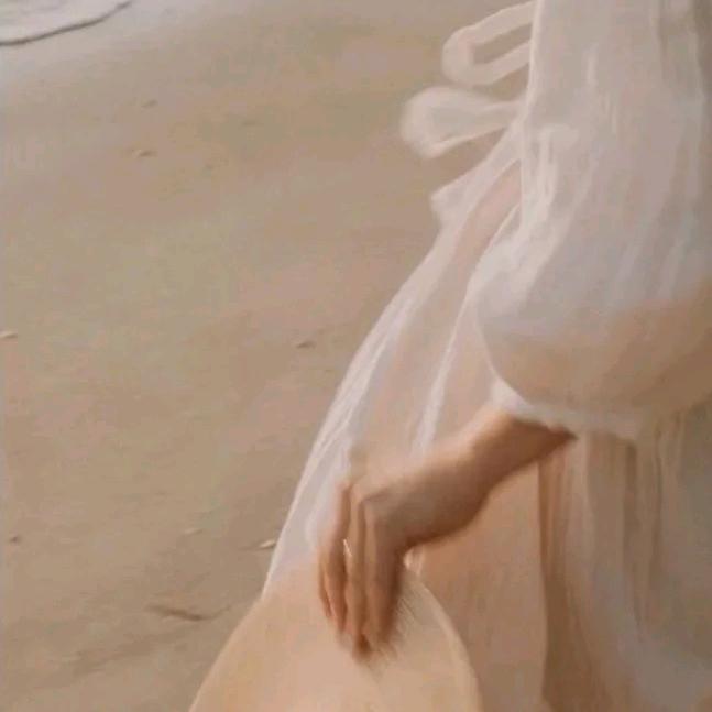 东风吹破少女心 .