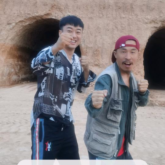 专业挖土窑洞周公子神木市周浩杰挖机租赁