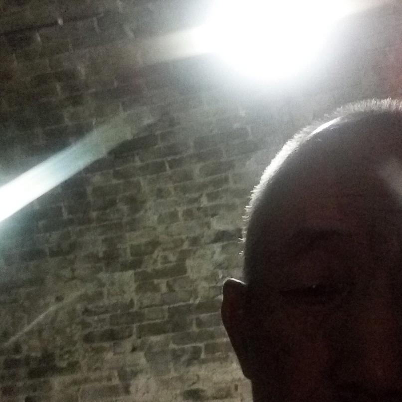 浪漫惰缘張照明