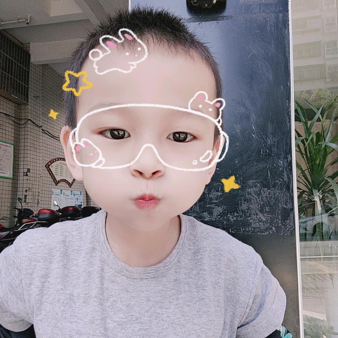 粉白色的百慕达草