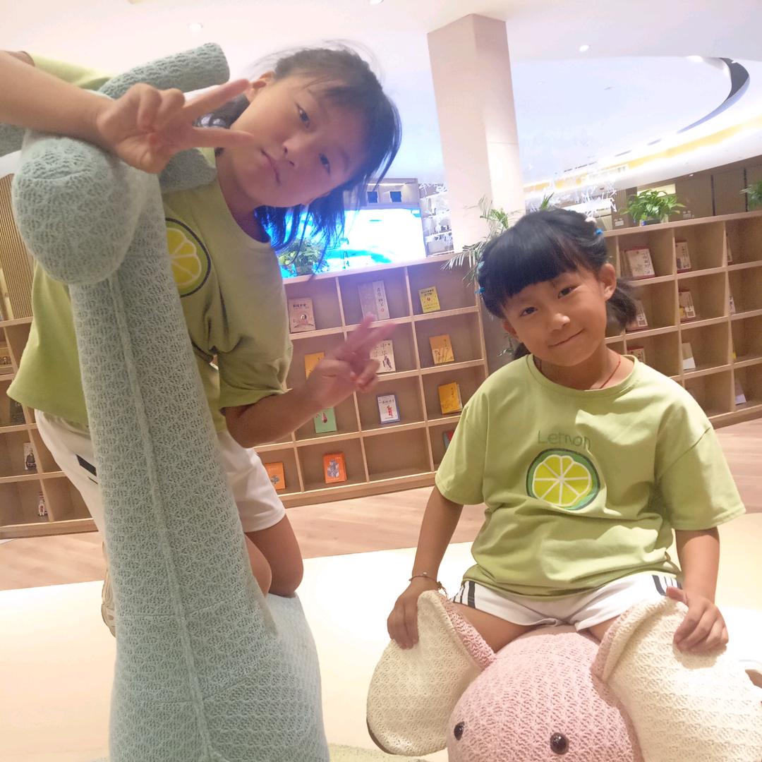 两个孙女的奶奶