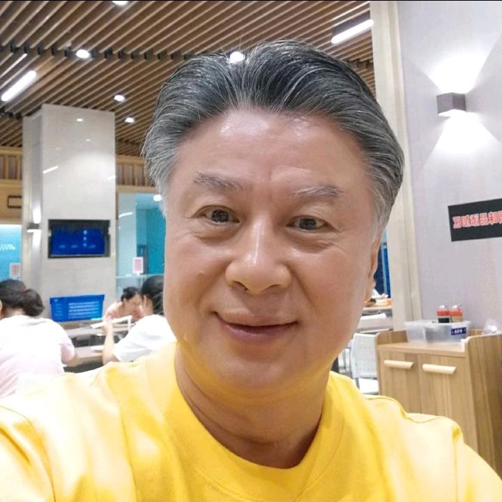董伟