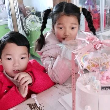 意尔康江苏兴化马桥路店苏梅