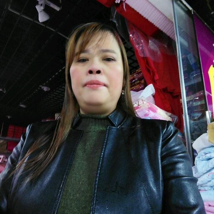一个美丽开朗的小姐姐