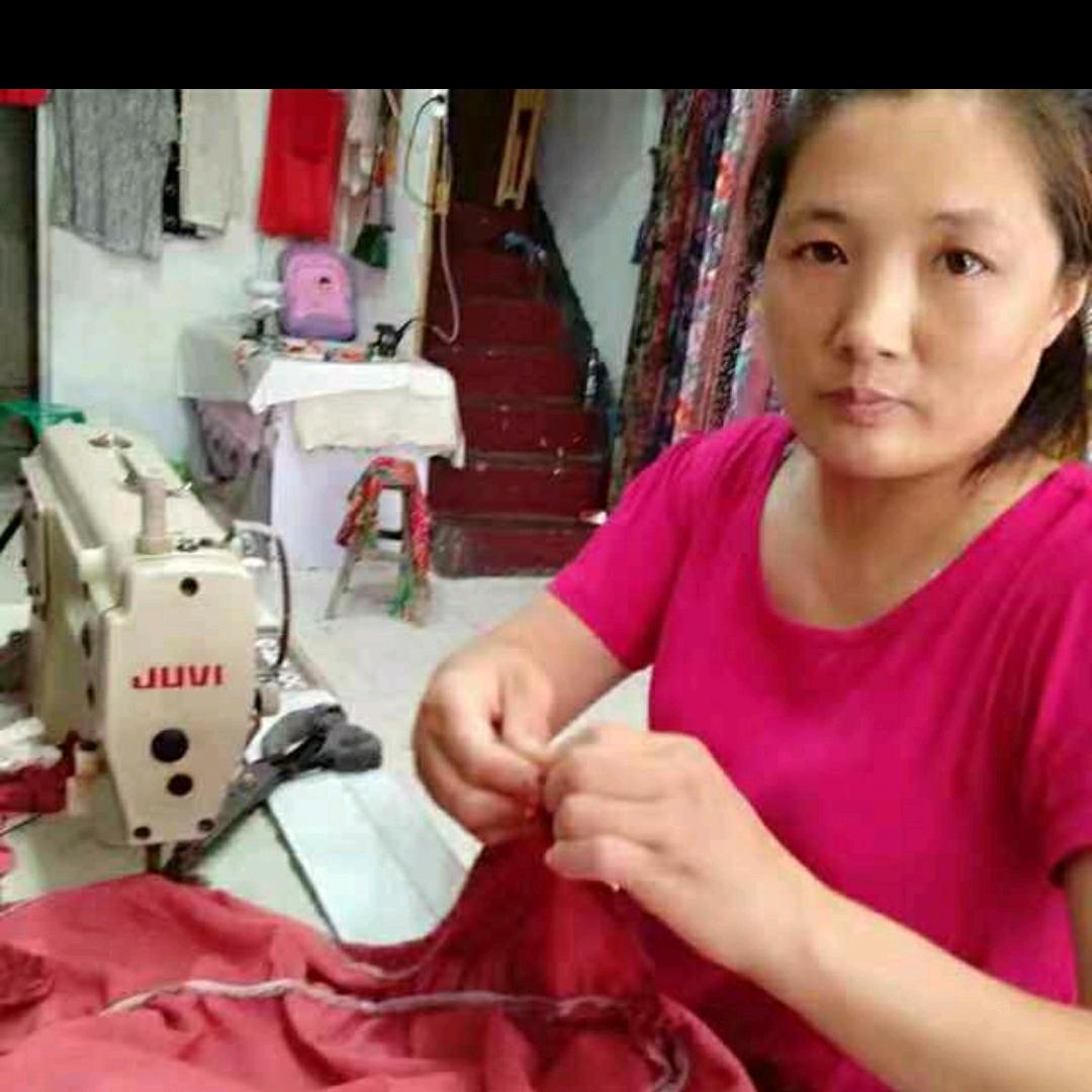艳霞礼服店