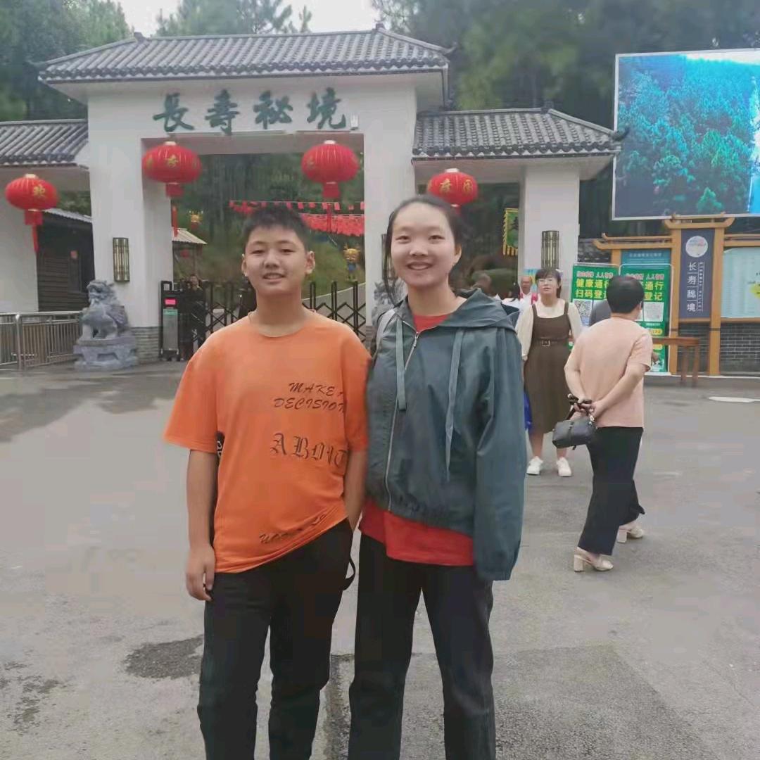 凌些枚