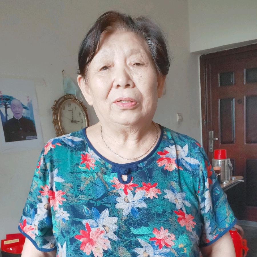 80多岁的开心老妈