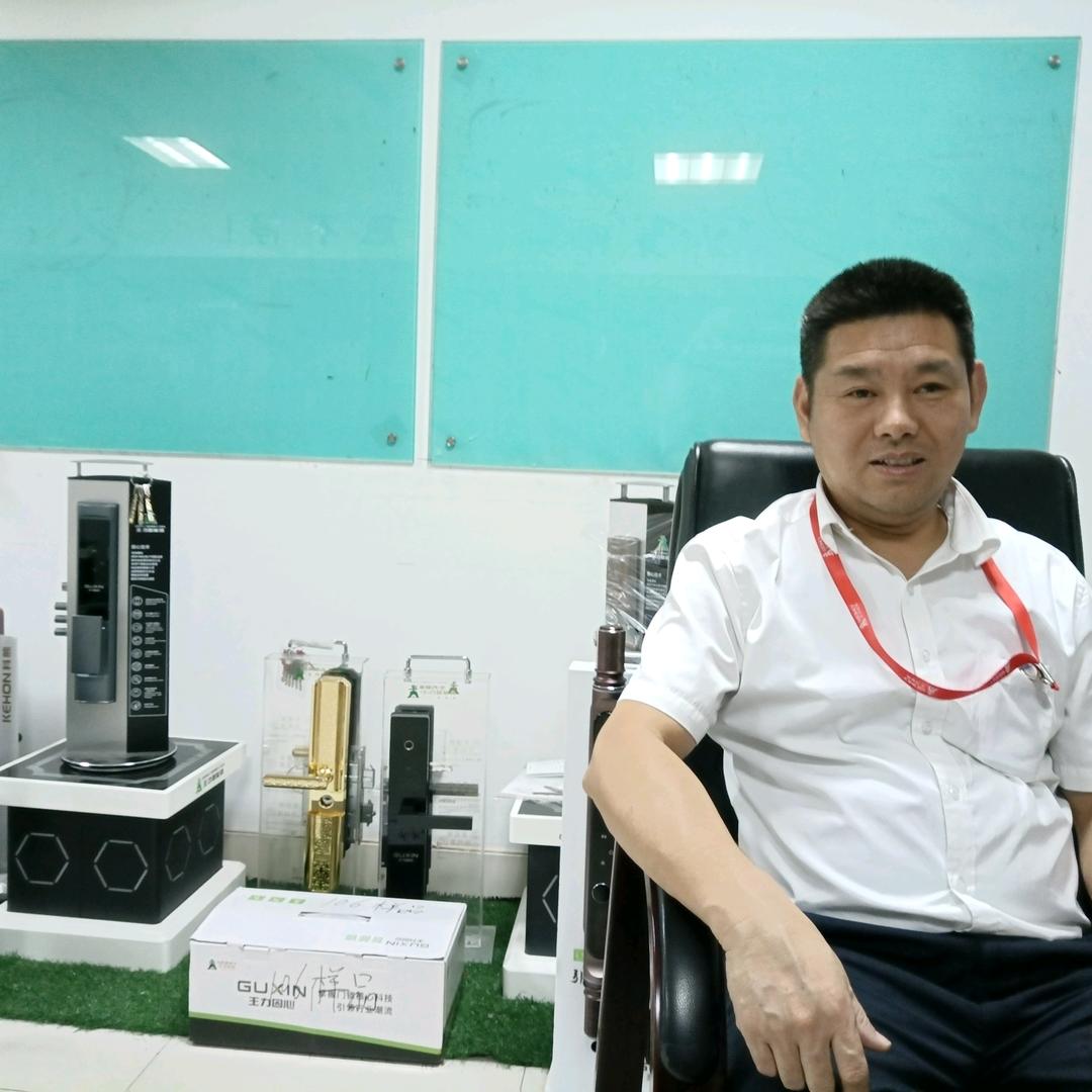 王力余金明