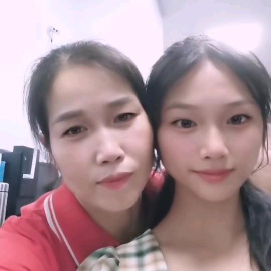 刘风艳（缺教养人品差不要关注我也不要评论