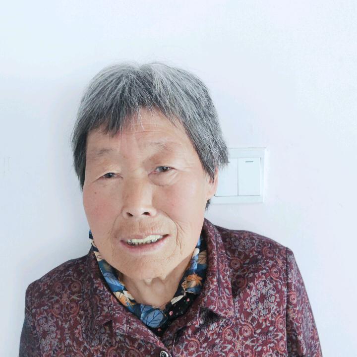 好吃嘴的老太太