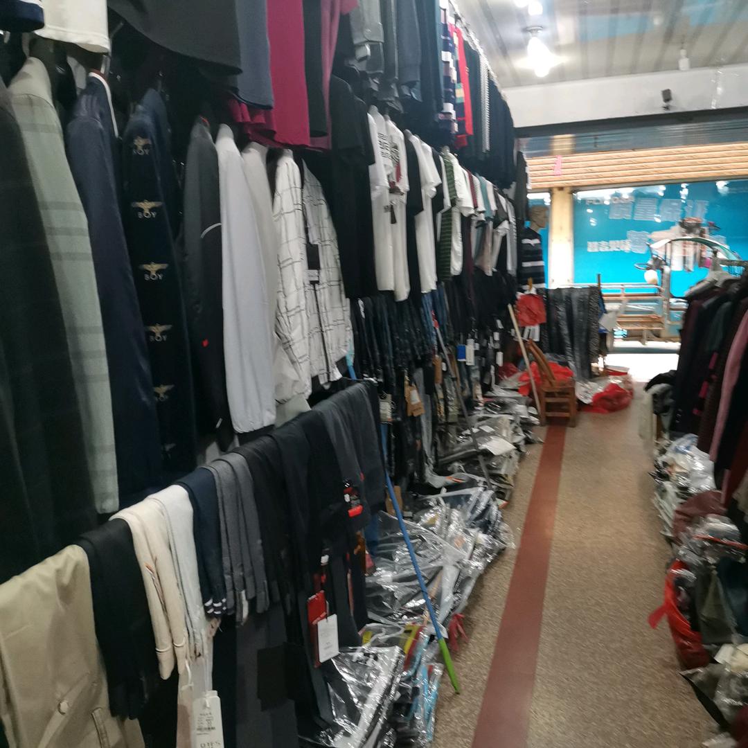 彩燕服装店