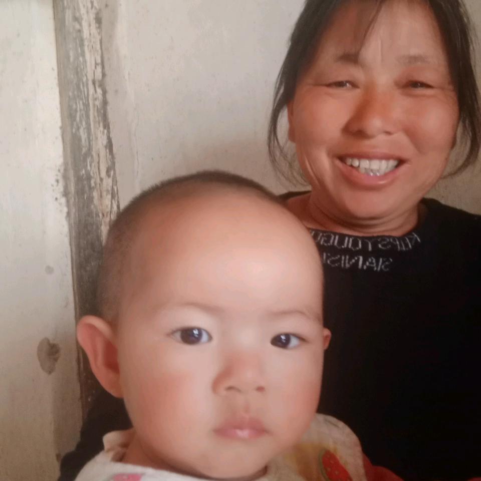 董国英