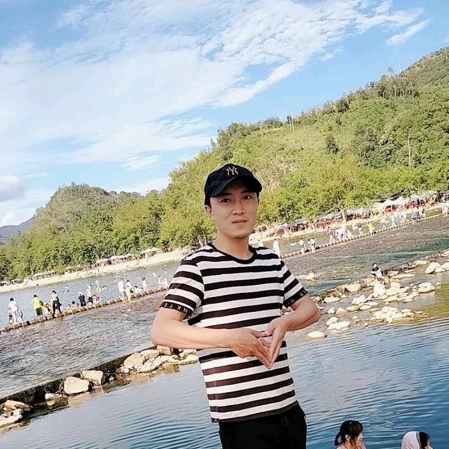 何 CHENG FEI