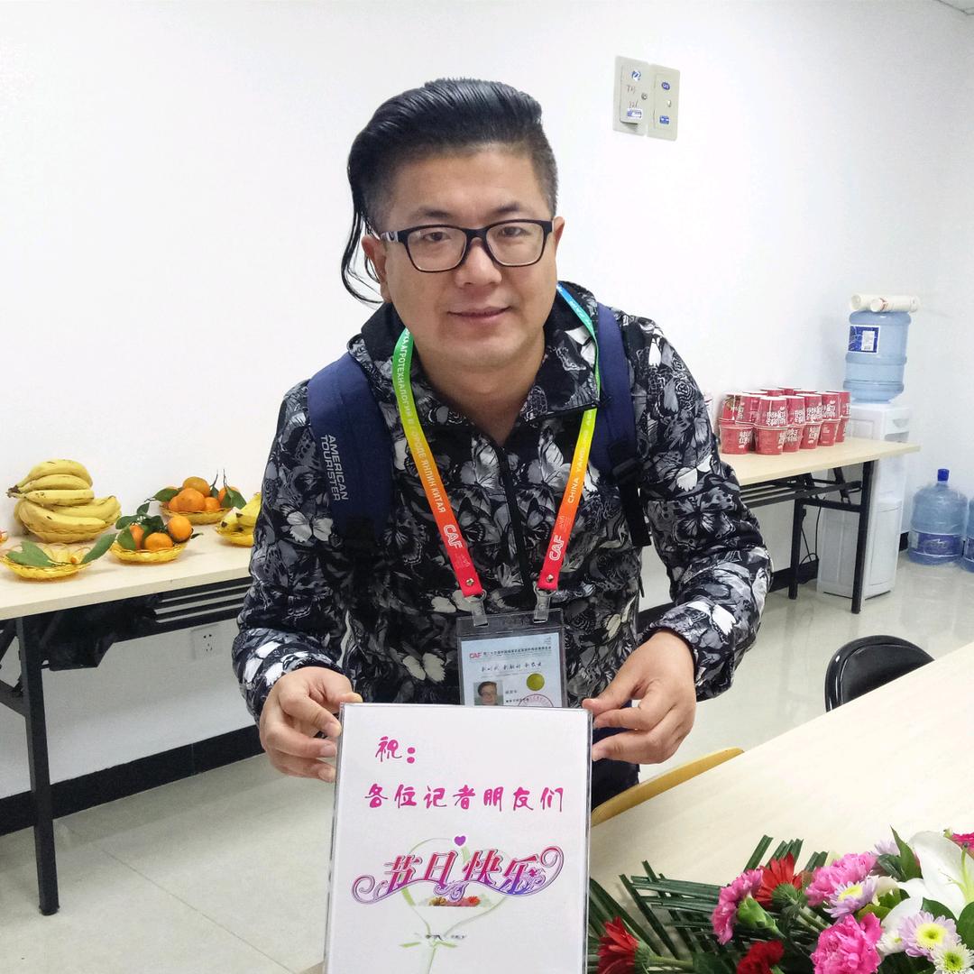 郝记者讲好故事