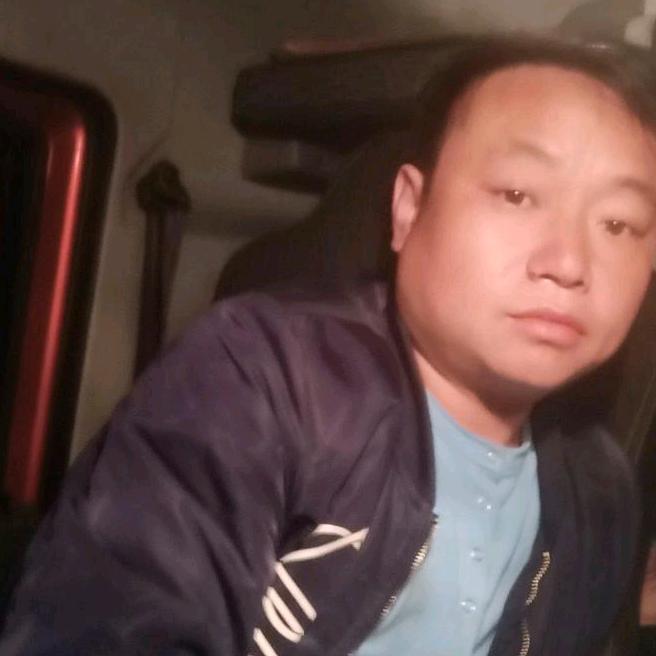 在乌克兰捡废品。