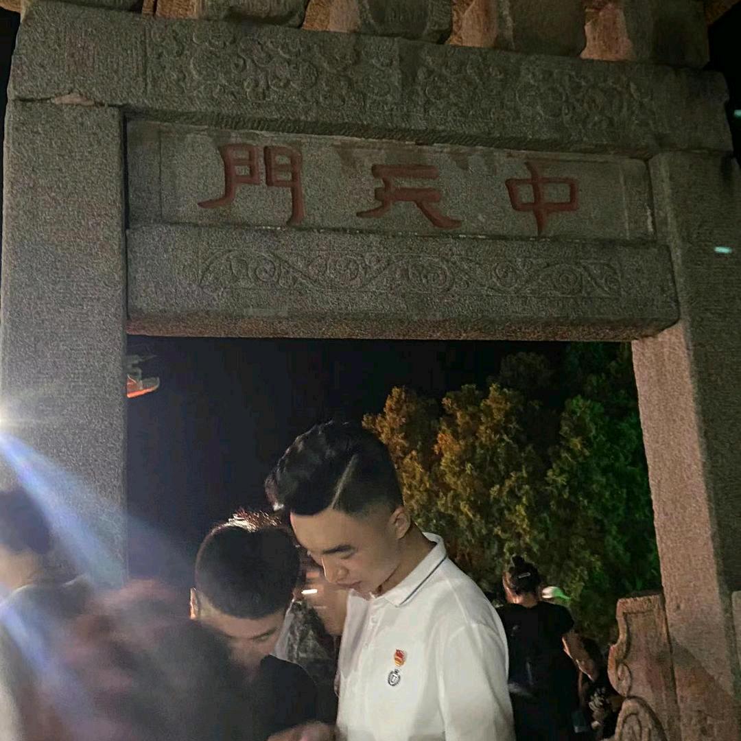 宏昊.