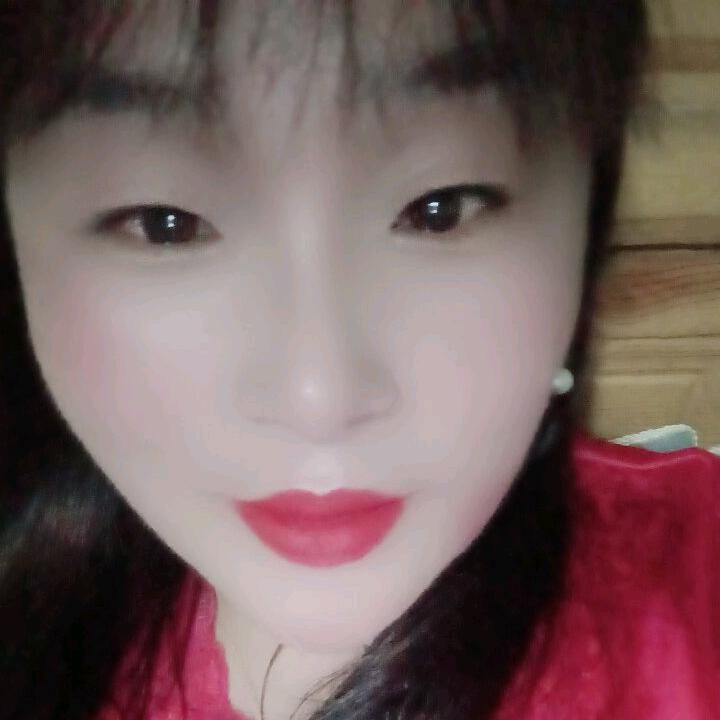 小眼睛的女人