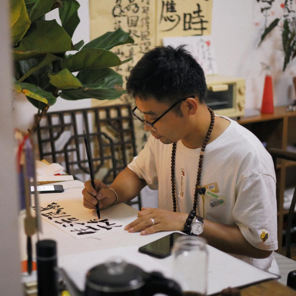 80后设计师卖米线