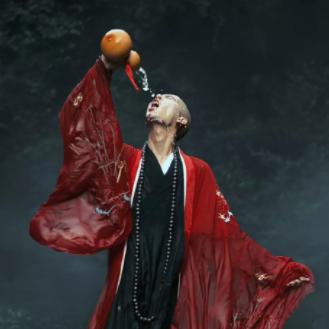 穿着拖鞋闯江湖✔