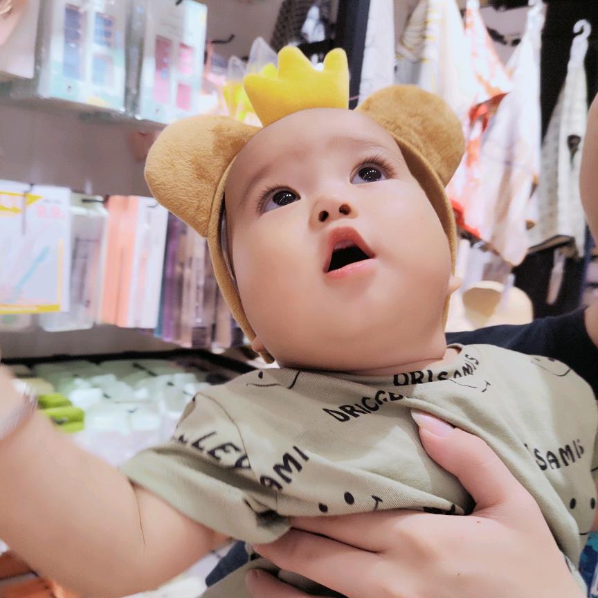 HUANG