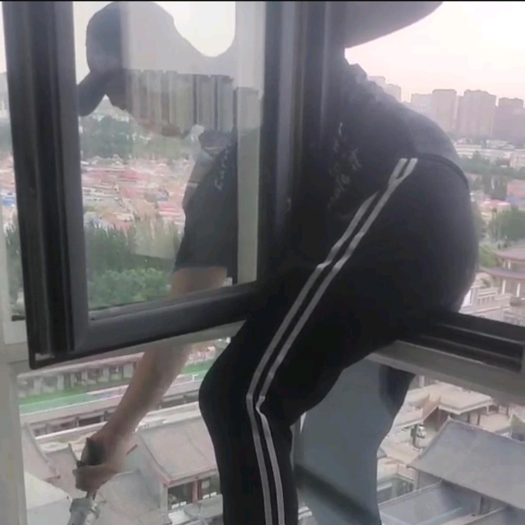 专业换胶条 打胶  换窗户窗户漏雨漏风